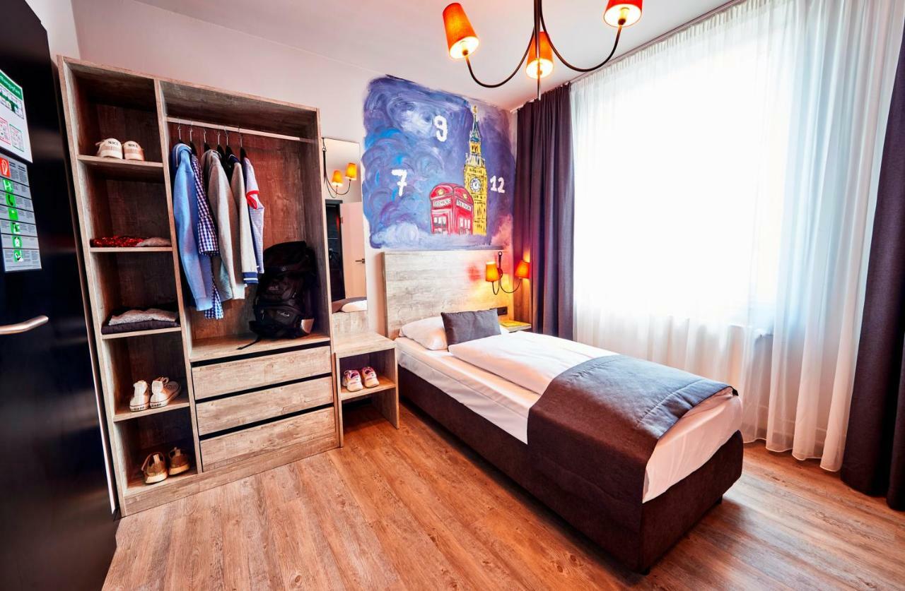 Single Room,543218730:JPEG